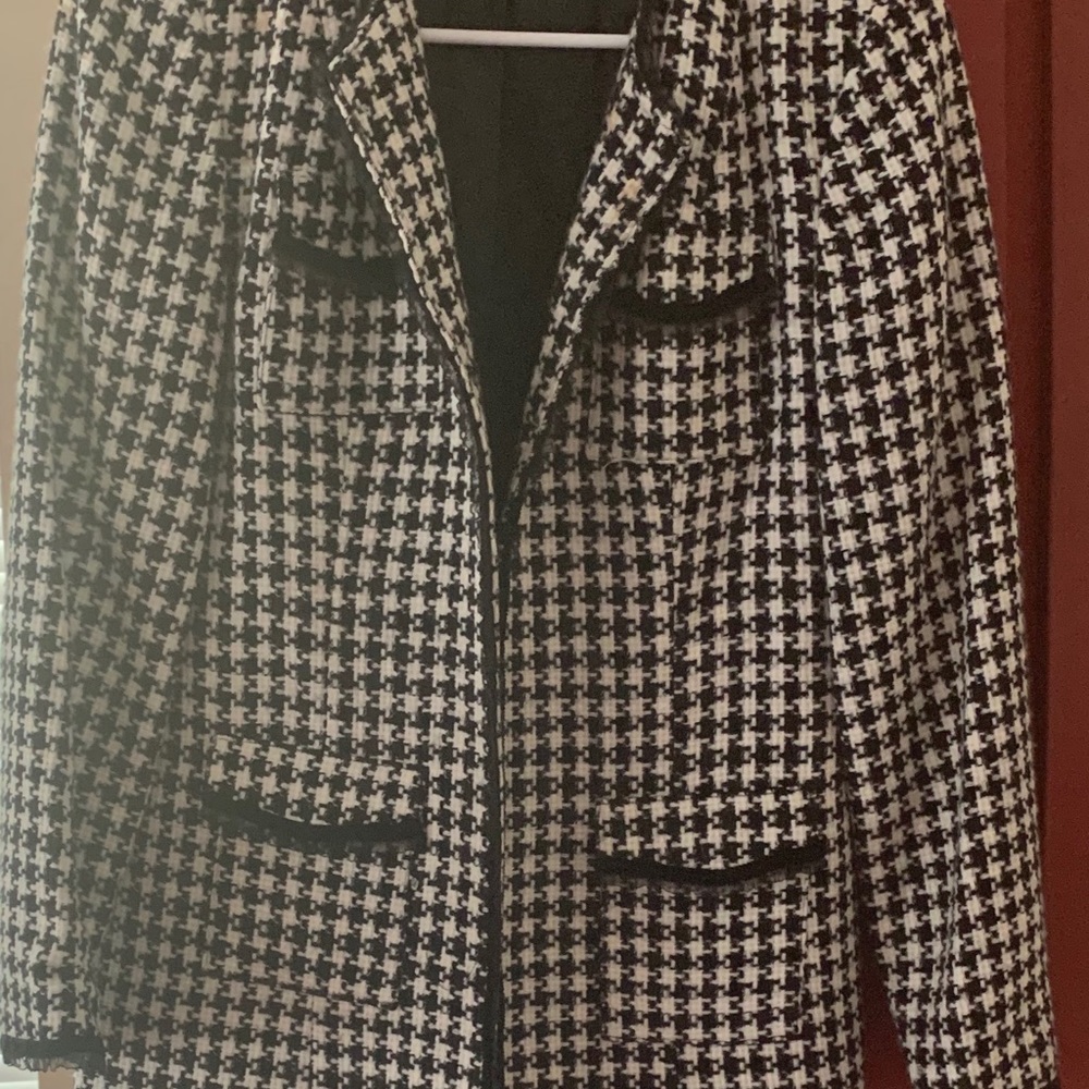 Great houndstooth Jacket! Classic.